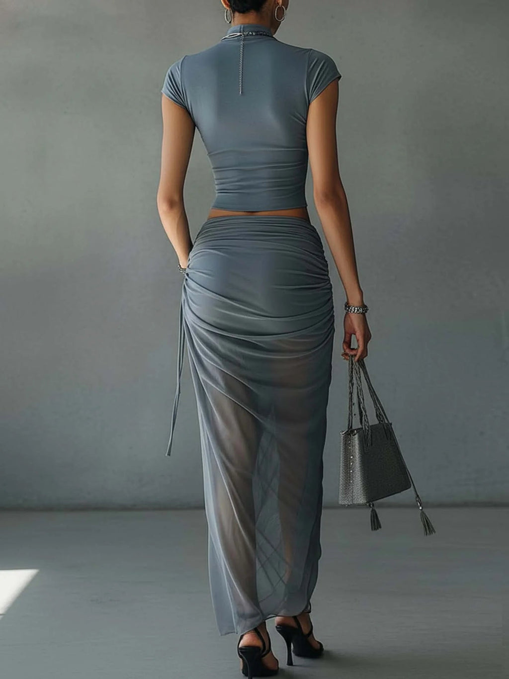 Jacqueline | Conjunto de top corto azul y falda larga de tul transparente