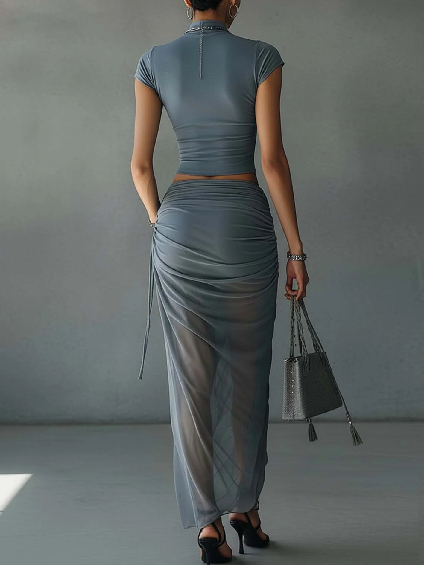 Jacqueline | Conjunto de top corto azul y falda larga de tul transparente