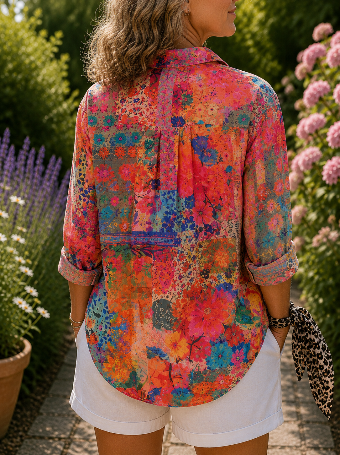 Anica | Blusa Artistica Vibrante con Abbottonatura