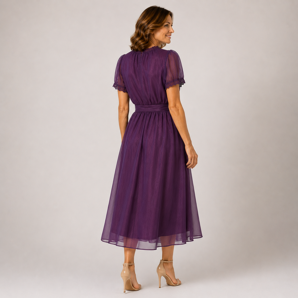 Flavia | Vestido Largo con Escote Gota y Borde de Encaje en Gasa