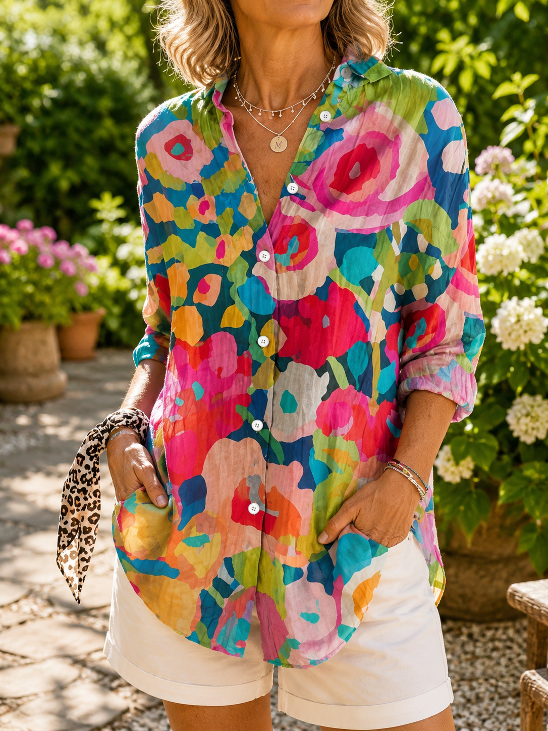 Deliane | Blusa Artistica Vibrante con Abbottonatura